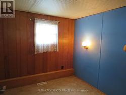 second bedroom, vinyl floor - 