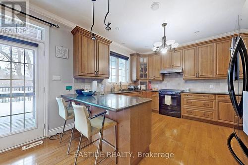 160 Championship Circle Place, Aurora, ON - Indoor Photo Showing Kitchen