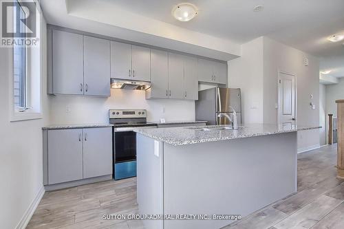 7 Cherry Hill Lane, Barrie, ON - Indoor Photo Showing Kitchen With Upgraded Kitchen