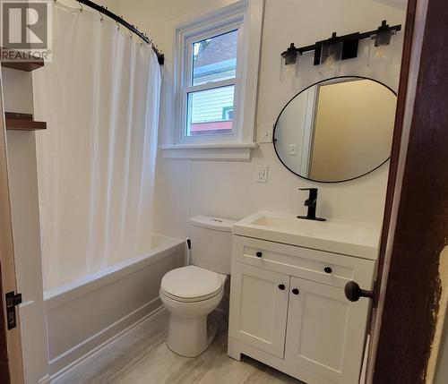 125-127 Woodward Ave, Sault Ste Marie, ON - Indoor Photo Showing Bathroom