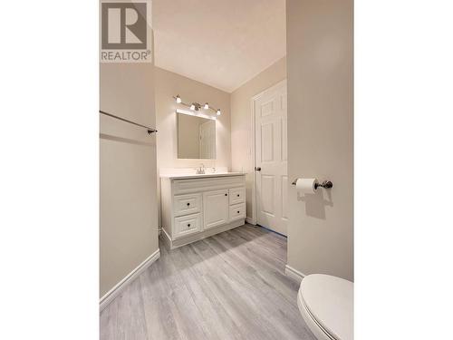 9422 W Sykes Road, Prince George, BC - Indoor Photo Showing Bathroom