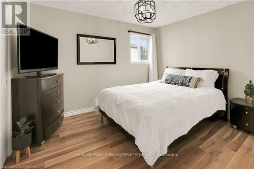 6 Homewood Avenue, St. Catharines, ON - Indoor Photo Showing Bedroom