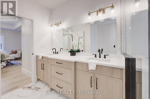 19 Carriage Crossing, Mapleton, ON - Indoor Photo Showing Bathroom