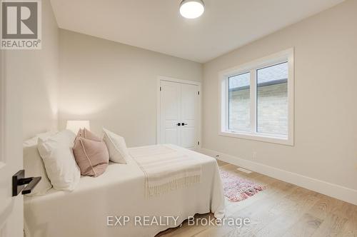 19 Carriage Crossing, Mapleton, ON - Indoor Photo Showing Bedroom