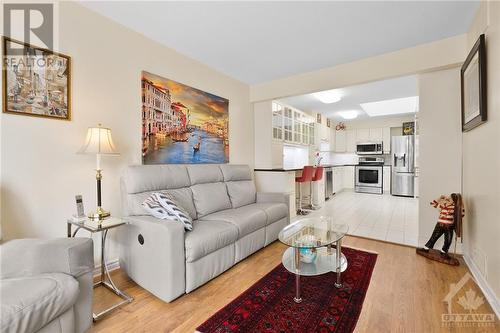 13 Waterford Way, Ottawa, ON - Indoor Photo Showing Living Room