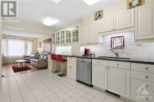 13 Waterford Way, Ottawa, ON - Indoor Photo Showing Kitchen