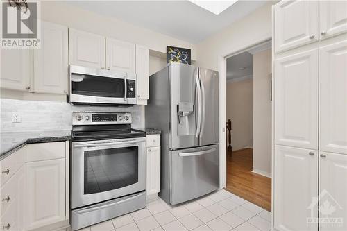 13 Waterford Way, Ottawa, ON - Indoor Photo Showing Kitchen