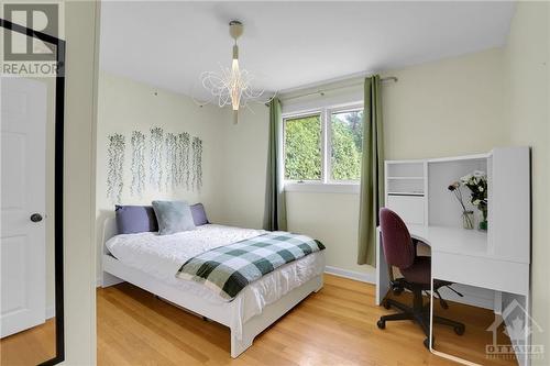 983 Arkell Street, Ottawa, ON - Indoor Photo Showing Bedroom