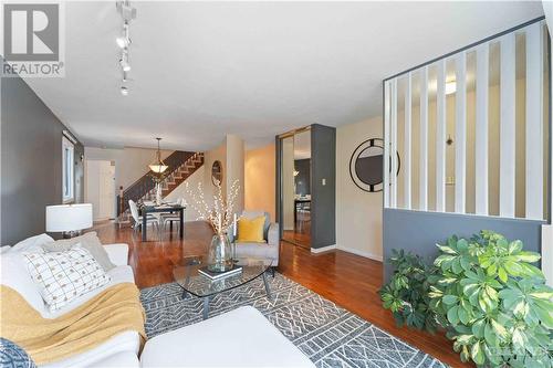 2741 Massicotte Lane, Ottawa, ON - Indoor Photo Showing Living Room