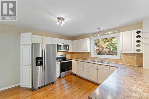 2741 Massicotte Lane, Ottawa, ON - Indoor Photo Showing Kitchen With Double Sink