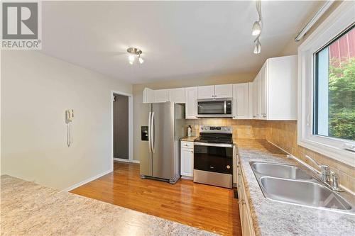 2741 Massicotte Lane, Ottawa, ON - Indoor Photo Showing Kitchen With Double Sink