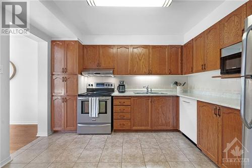 6168 Red Willow Drive, Ottawa, ON - Indoor Photo Showing Kitchen With Double Sink