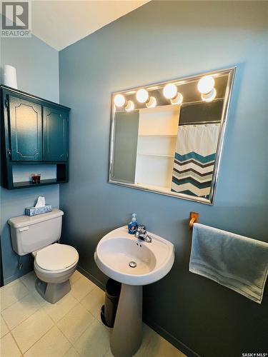 260 3Rd Avenue Nw, Swift Current, SK - Indoor Photo Showing Bathroom