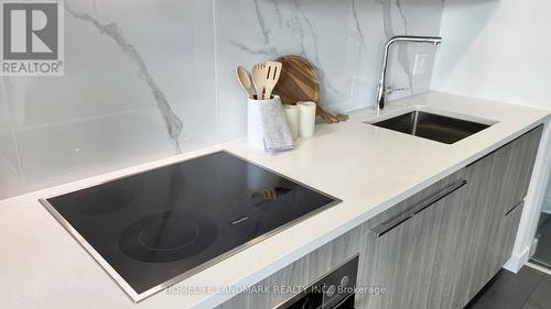 309 - 27 Mcmahon Drive, Toronto, ON - Indoor Photo Showing Kitchen