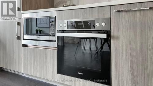 309 - 27 Mcmahon Drive, Toronto, ON - Indoor Photo Showing Kitchen