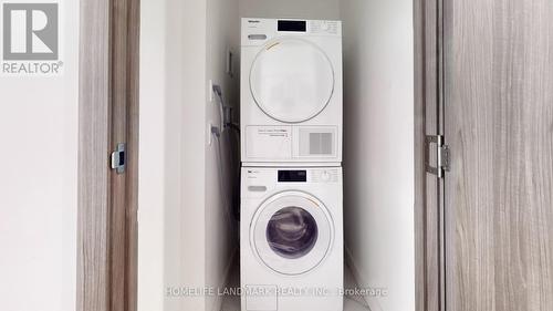 309 - 27 Mcmahon Drive, Toronto, ON - Indoor Photo Showing Laundry Room