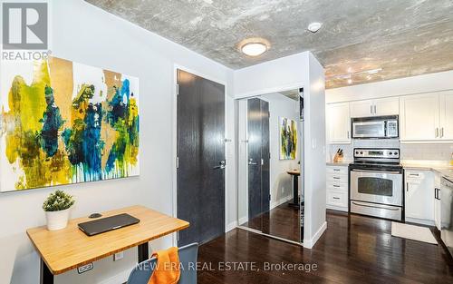 610 - 1005 King Street, Toronto, ON - Indoor Photo Showing Kitchen