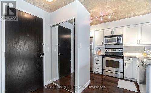 610 - 1005 King Street, Toronto, ON - Indoor Photo Showing Kitchen