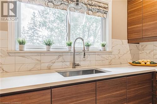 1105 Nebo Road, Hamilton, ON - Indoor Photo Showing Kitchen