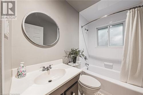 1105 Nebo Road, Hamilton, ON - Indoor Photo Showing Bathroom