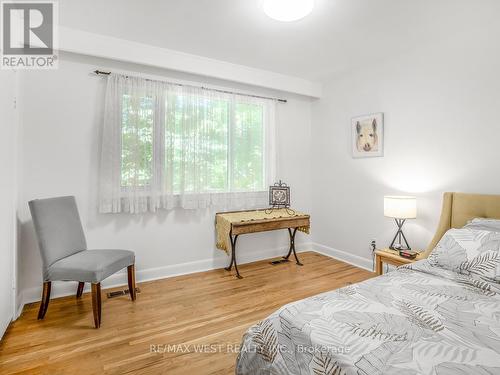 16 Deepwood Crescent, Toronto, ON - Indoor Photo Showing Bedroom