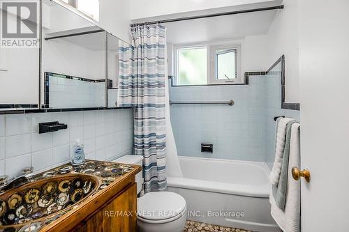 16 Deepwood Crescent, Toronto, ON - Indoor Photo Showing Bathroom