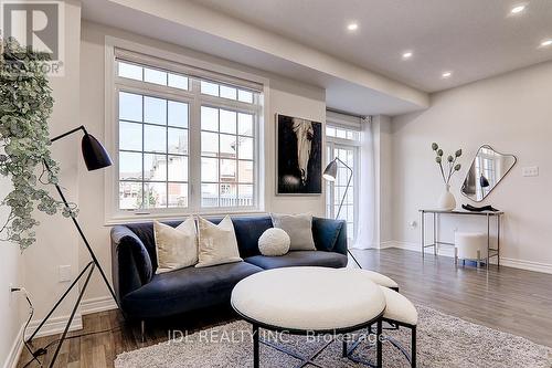 130 Roy Grove Way, Markham, ON - Indoor Photo Showing Living Room