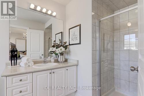 130 Roy Grove Way, Markham, ON - Indoor Photo Showing Bathroom