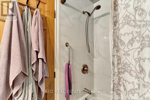 3262 Beach Avenue, Innisfil, ON - Indoor Photo Showing Bathroom