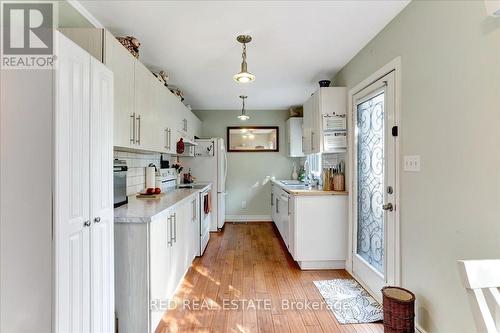 3262 Beach Avenue, Innisfil, ON - Indoor Photo Showing Kitchen