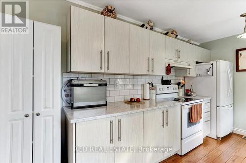 3262 Beach Avenue, Innisfil, ON - Indoor Photo Showing Kitchen