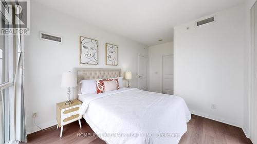 1902 - 55 Oneida Crescent, Richmond Hill, ON - Indoor Photo Showing Bedroom