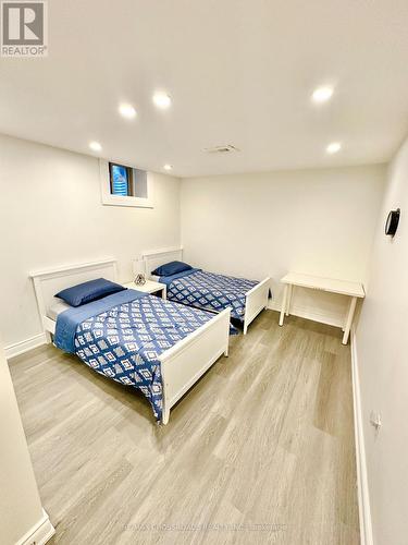 11 Madison Avenue, Richmond Hill, ON - Indoor Photo Showing Bedroom