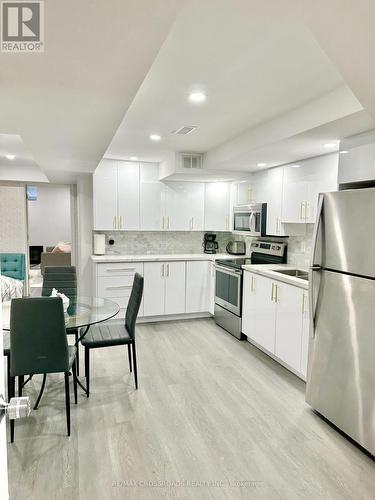 11 Madison Avenue, Richmond Hill, ON - Indoor Photo Showing Kitchen