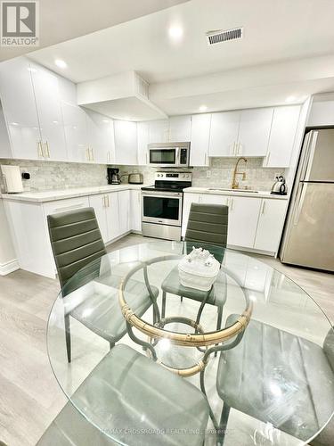 11 Madison Avenue, Richmond Hill, ON - Indoor Photo Showing Kitchen