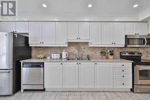 60 Matthew Boyd Crescent, Newmarket, ON - Indoor Photo Showing Kitchen With Double Sink