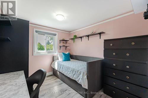 56 Grassington Crescent, Brampton, ON - Indoor Photo Showing Bedroom