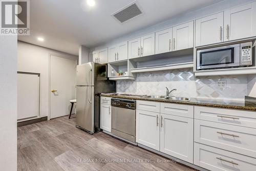 101 - 40 Old Mill Road, Oakville, ON - Indoor Photo Showing Kitchen