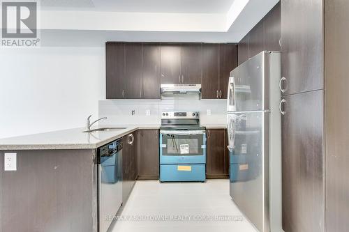 15 - 2212 Bromsgrove Road, Mississauga, ON - Indoor Photo Showing Kitchen With Upgraded Kitchen