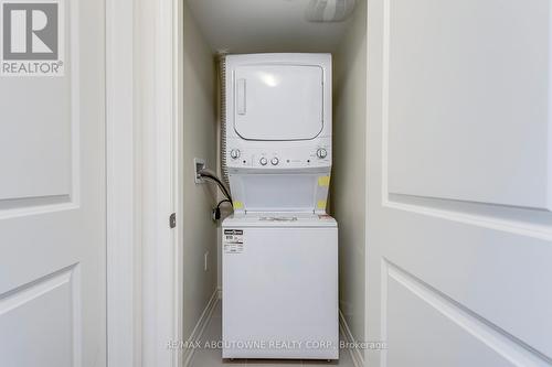 15 - 2212 Bromsgrove Road, Mississauga, ON - Indoor Photo Showing Laundry Room