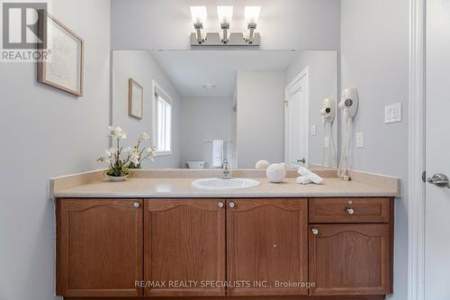 1026 Laidlaw Drive, Milton, ON - Indoor Photo Showing Bathroom