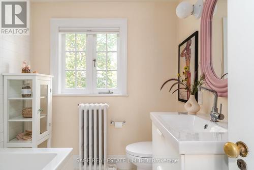 16 Indian Grove, Toronto, ON - Indoor Photo Showing Bathroom