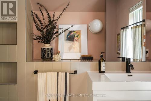 16 Indian Grove, Toronto, ON - Indoor Photo Showing Bathroom