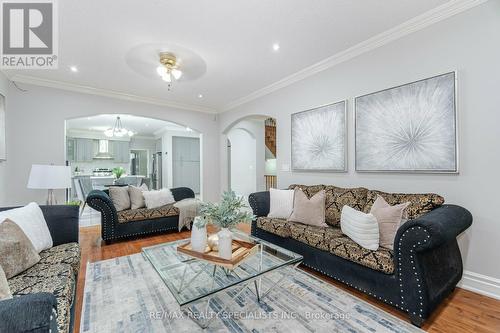 17 Linstock Drive, Brampton, ON - Indoor Photo Showing Living Room