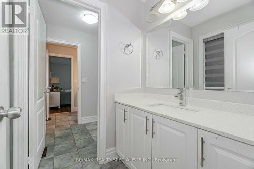 17 Linstock Drive, Brampton, ON - Indoor Photo Showing Bathroom