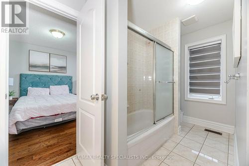 17 Linstock Drive, Brampton, ON - Indoor Photo Showing Bathroom