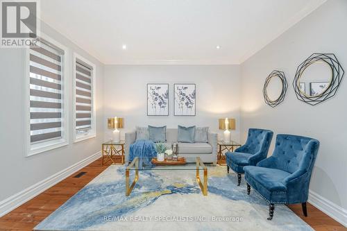 17 Linstock Drive, Brampton, ON - Indoor Photo Showing Living Room