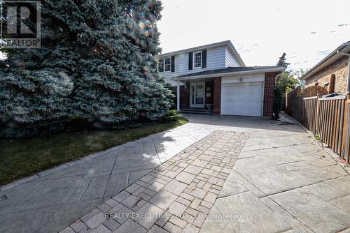 39 Glebe Crescent, Brampton, ON - Outdoor