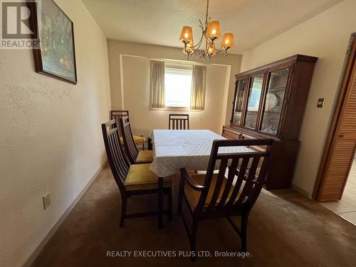 39 Glebe Crescent, Brampton, ON - Indoor Photo Showing Dining Room