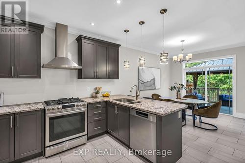 30 Bamburg Street, Georgina, ON - Indoor Photo Showing Kitchen With Double Sink With Upgraded Kitchen